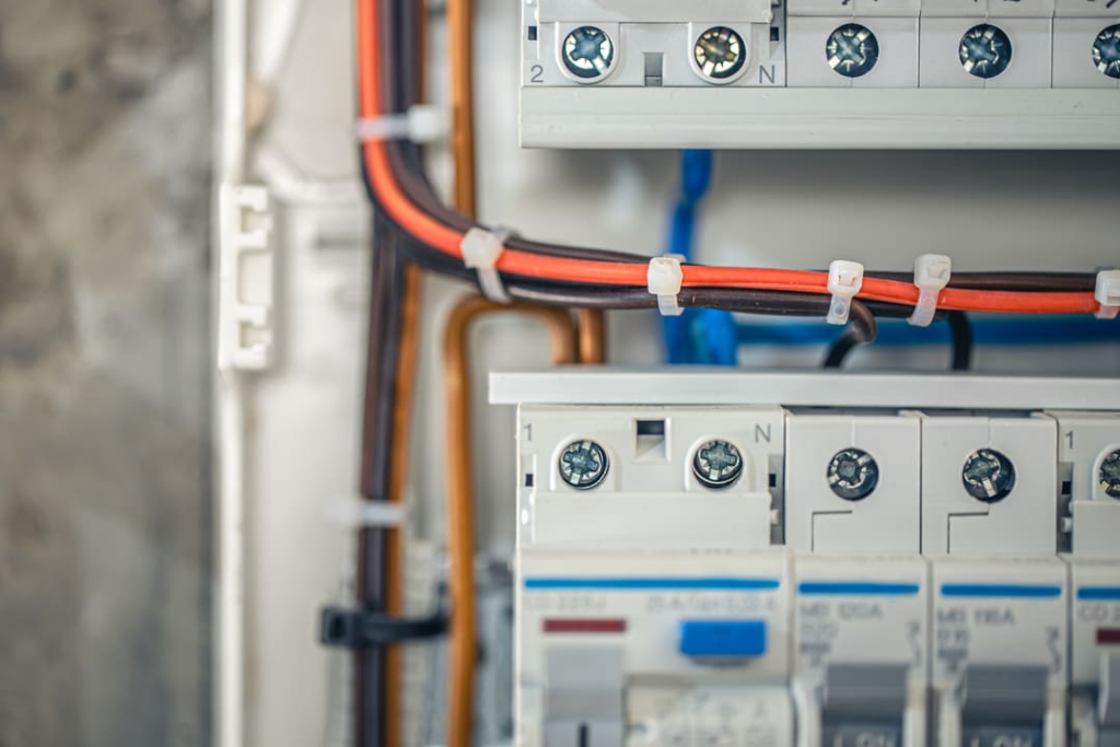 QEE: por que analisar a qualidade da energia elétrica da minha empresa 8 13